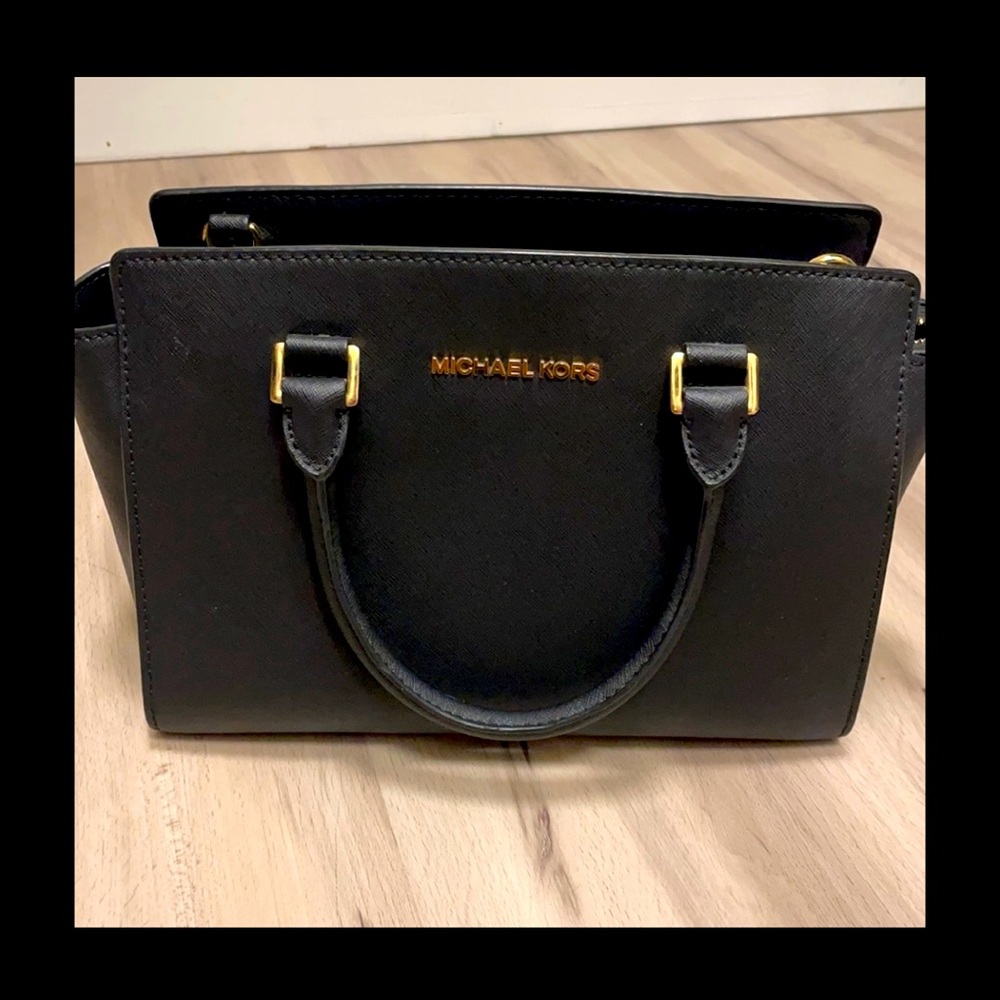 Auth Michael Kors Tote Purse w/Wallet